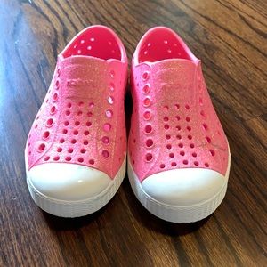 Glitter pink natives size toddler 8